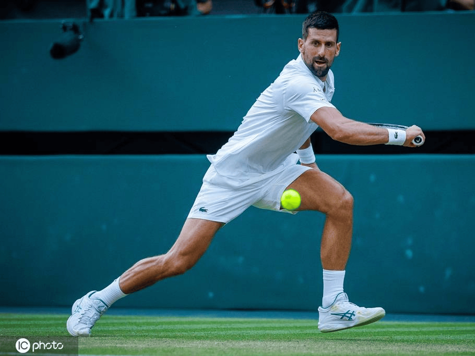 NGSPORTS-德约科维奇爆冷击败曼联，出色防守引爆全场！的简单介绍